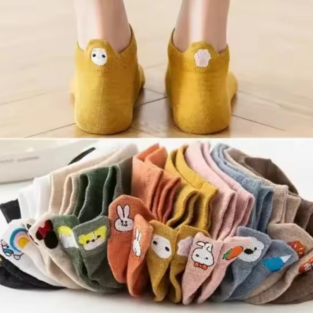 3/$35| Cute Mustard Ankle Socks with Bear Design - Picture 3 of 4